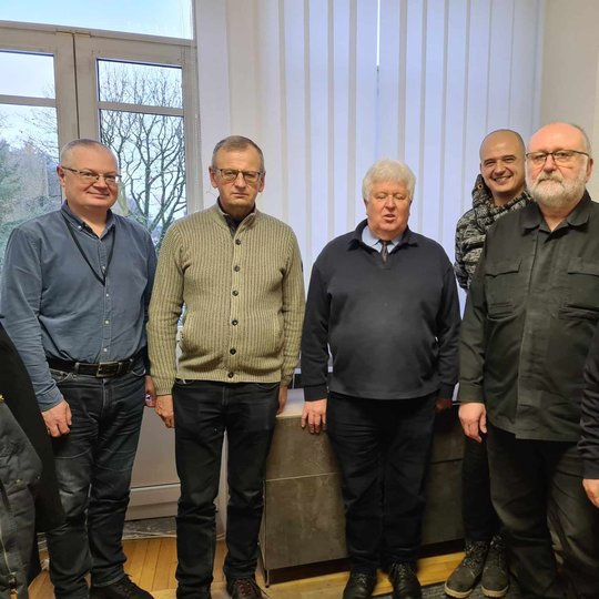 VIlniaus pilių direkcijos patariamosios tarybos nariai fotografuojasi ofiso edukacinėje salėje.