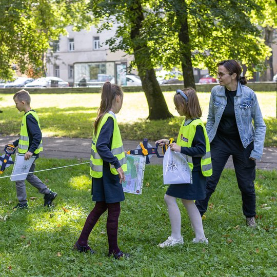 Vaikai edukacijoje galėjo pasijusti kaip tikri archeologai, naudodamiesi matavimo įrankiais.
