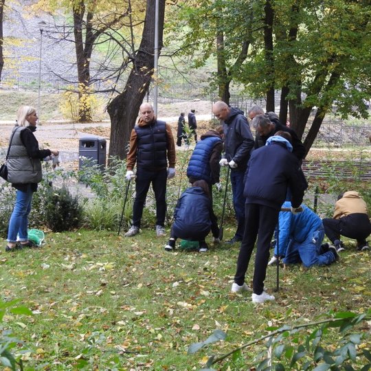Talkininkai darbuojasi Vilniaus pilių parke.