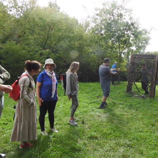 Ekskursijos dalyviai gavo pasidžiaugti ir Žemės meno instaliacijomis, kurios vis dar eksponuojamos.