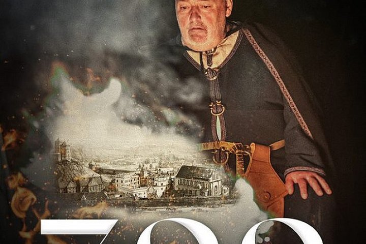 Profesoriaus Alfredo Bumblausko filmo „700 VILNIAUS METŲ. Kelionė laiku su prof. Alfredu Bumblausku“  plakatas.