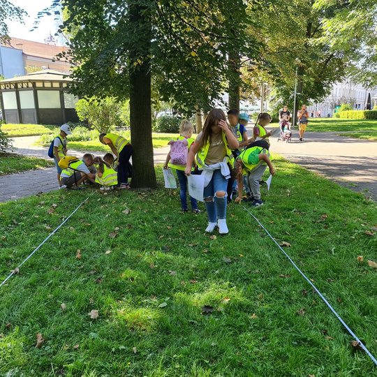 Vaikai patys, naudodamiesi ruletėmis, bandė įsivaizduoti, kaip Pilių planai turėtų atrodyti tikrovėje.