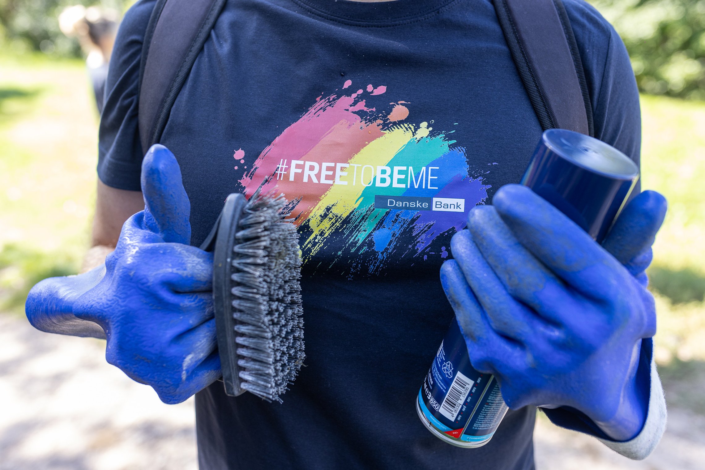 Savanoriai vieningai pasipuošė "free to be me" marškinėliais.