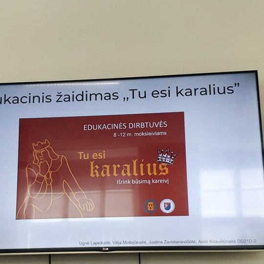 Ekrane pristatomas edukacinis žaidimas "Tu esi karalius".