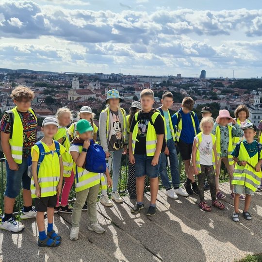 Atsisveikinta ant Trijų kryžių kalno apžvalgos aikštelės, kur atsiveria Vilniaus senamiesčio panorama.