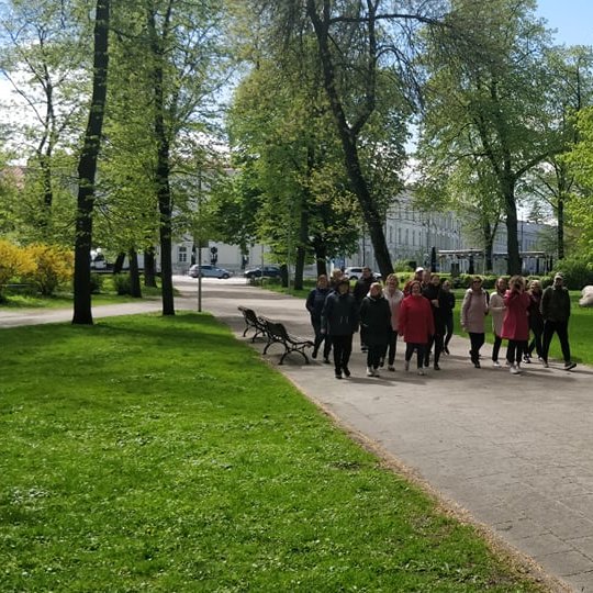 Vidaus reikalų ministerijos darbuotojai eina padėti tvarkyti rezervato teritorijos.