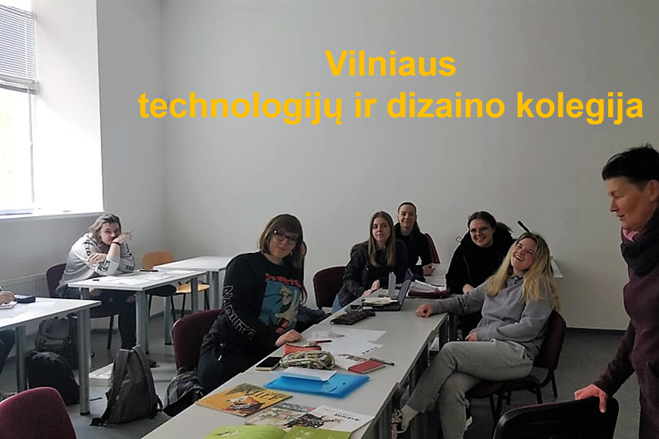 Vilniaus technologijų ir dizaino kolegijos studentai klasėje.