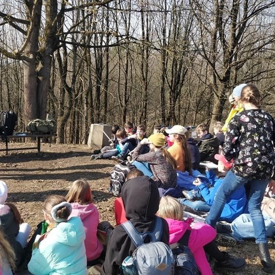 Penktokai klausosi šaulių paskaitos apie išgyvenimą ant Stalo kalno.