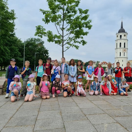 Antra grupė stovyklautojų taip pat ruošėsi keliauti nuo Katedros aikštės.