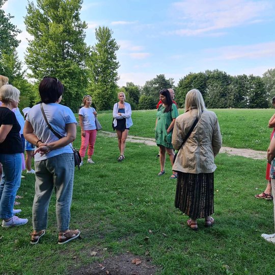 Vakare visi susirinko ant Stalo kalno aikštelės.