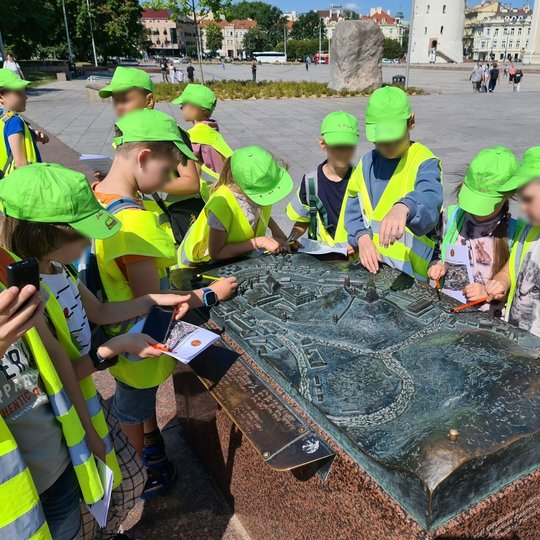 Vaikams buvo įdomu matyti visai kitokį Vilniaus miesto pilių vaizdą jų makete, Katedros aikštėje.