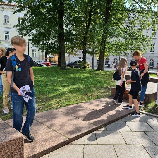 Tyrinėta pilių istorija aplankant buvusių pilies įtvirtinimų vietas.