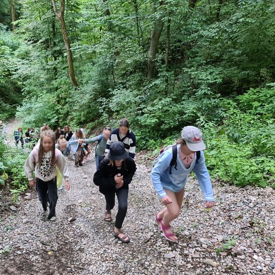 Netrūko ir sporto - į Kalnų parką teko lipti Didžiosios griovos atšaka, kuri primena serpantiną.