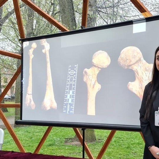 Bioarcheologė Jovita Kadikinaitė Vilniaus pilių kupole pasakoja apie kaulus.
