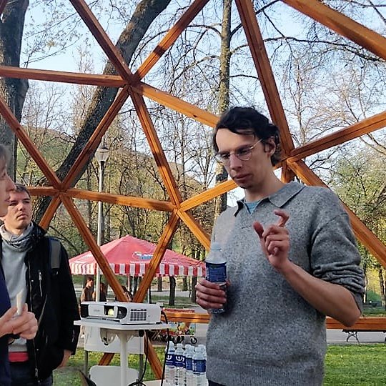 Istoriko Antano Petrilionio žmonės klausinėja klausimų.