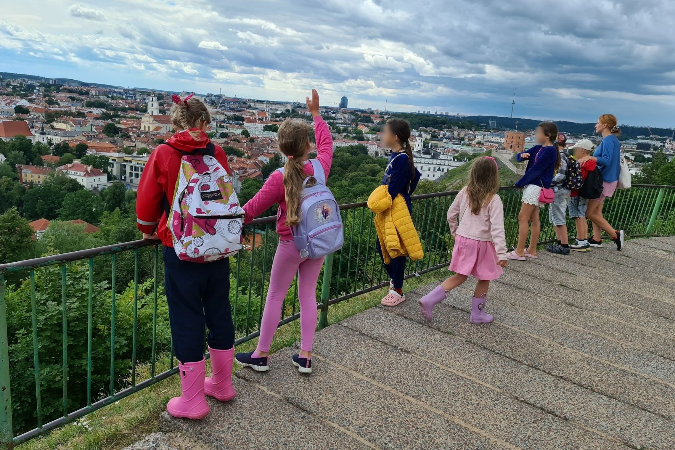 Vaikus domino ne tik pilys - bet ir visas Vilniaus senamiestis, matomas nuo Trijų kryžių kalno aikštelės.