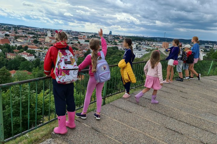 Vaikus domino ne tik pilys - bet ir visas Vilniaus senamiestis, matomas nuo Trijų kryžių kalno aikštelės.