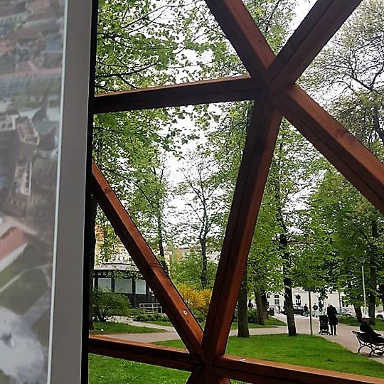 Skaidrė, kurioje matosi pietinė Gedimino kalno pusė.