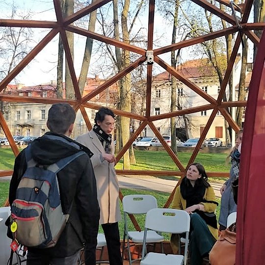 Istoriko Antano Petrilionio žmonės klausinėja klausimų.
