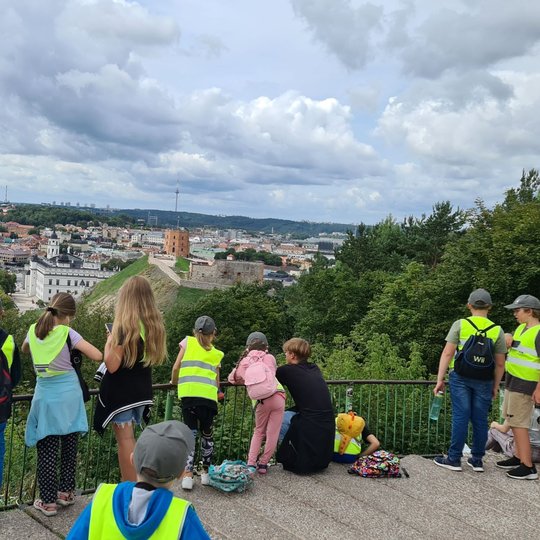 Teko pasigrožėti ir visu Vilniaus senamiesčiu iš apžvalgos aikštelės.