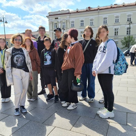 Septintokai pasitiko Vilniaus pilis katedros aikštėje, prie pilių maketo.