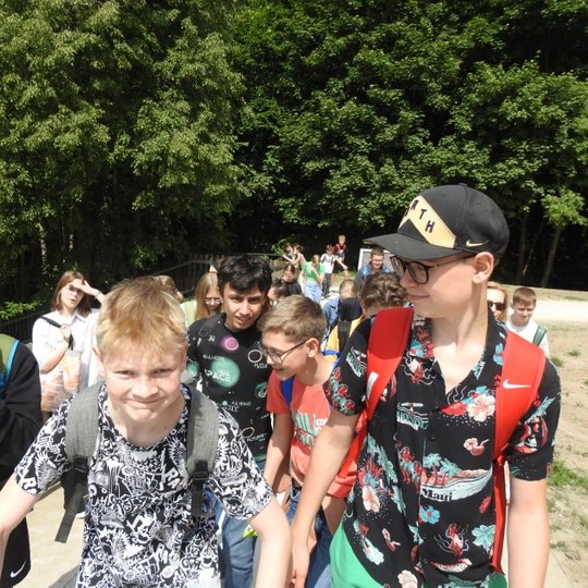 Septintokai eina link Trijų kryžių kalno aikštelės, prie dabartinio senamiesčio panoramos.