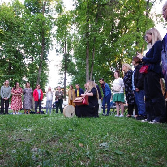 Sutartinėms gelbėja ir instrumentai. Kartu muzika skamba dar gražiau.