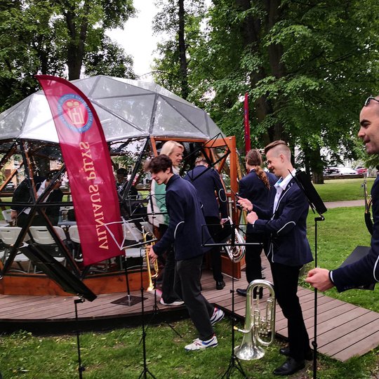 Po koncerto pučiamųjų orkestro dalyviai užsuko į Vilniaus pilių kupolą.