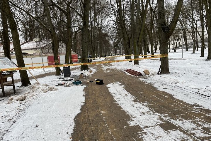 Montuojami lauko suolai Pilių parke, prie Rotondos.