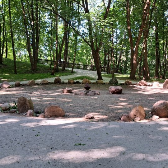 "Agnijos" ratas, esantis Trijų kryžių kalno centre.