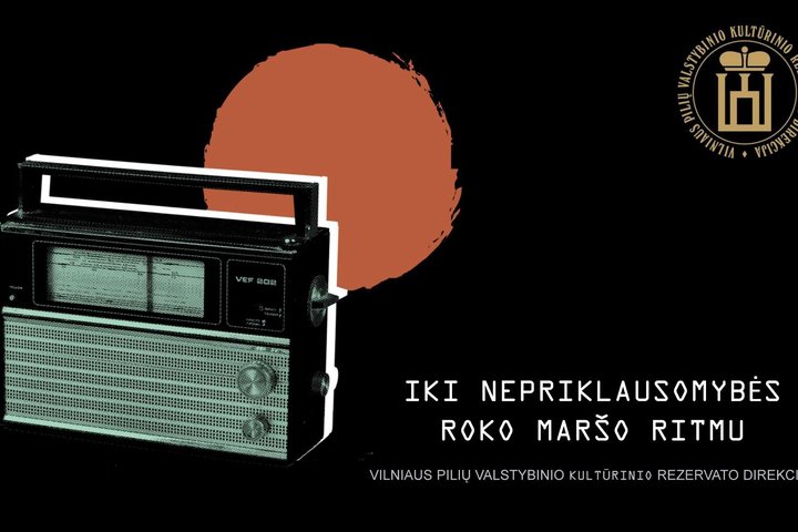 Juodas plakatas, kuriame vaizduojamas radijo grotuvas ir užrašas: iki nepriklausomybės - roko maršo ritmu..