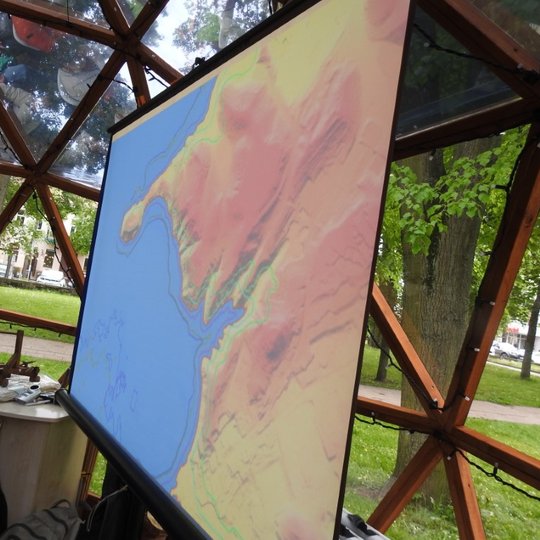 Vilniaus pilių rezervato reljefo modelis projektoriuje.