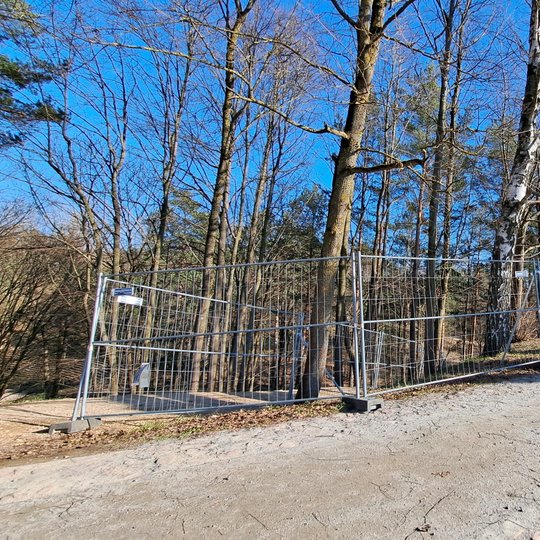 Sukabinti tvoros segmentai ant Trijų kryžių kalno apžvalgos aikštelės.