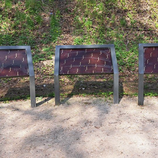 Trys stendai prie Vilnios upės po nuvalymo. Tikimės, kad tokie švarūs bus ilgam.