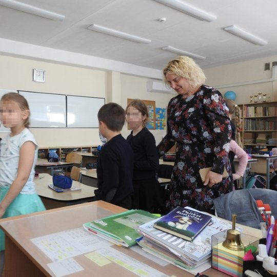 Vilniaus Maironio progimnazijos mokiniai su mokytoja klasėje, po edukacijos.