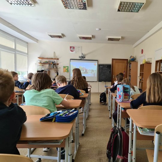 Beklausant pasakojimo, antrokai turėjo ir ką užsirašyti į sąsiuvinius - kad ateityje žinios neužsimirštų.