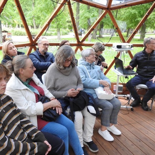 Į paskaitas susirenka įvairaus amžiaus žmonės - čia laukiamas kiekvienas.