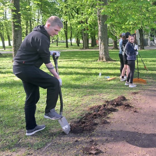 Tako šone išsirikiavę savanoriai greitai rado sau tinkamą vietą. Pasiskirsčius, visiems vietos užteko.