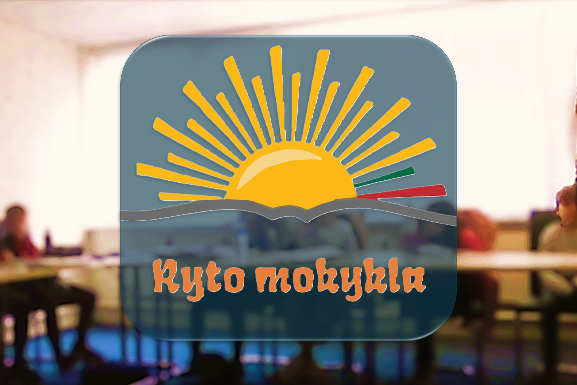 Ryto mokyklos logotipas - kylanti saulė virš banguoto vandens.