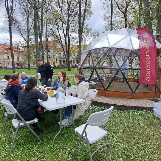 Po savanorystės surengėme pikniką prie Vilniaus pilių kupolo.
