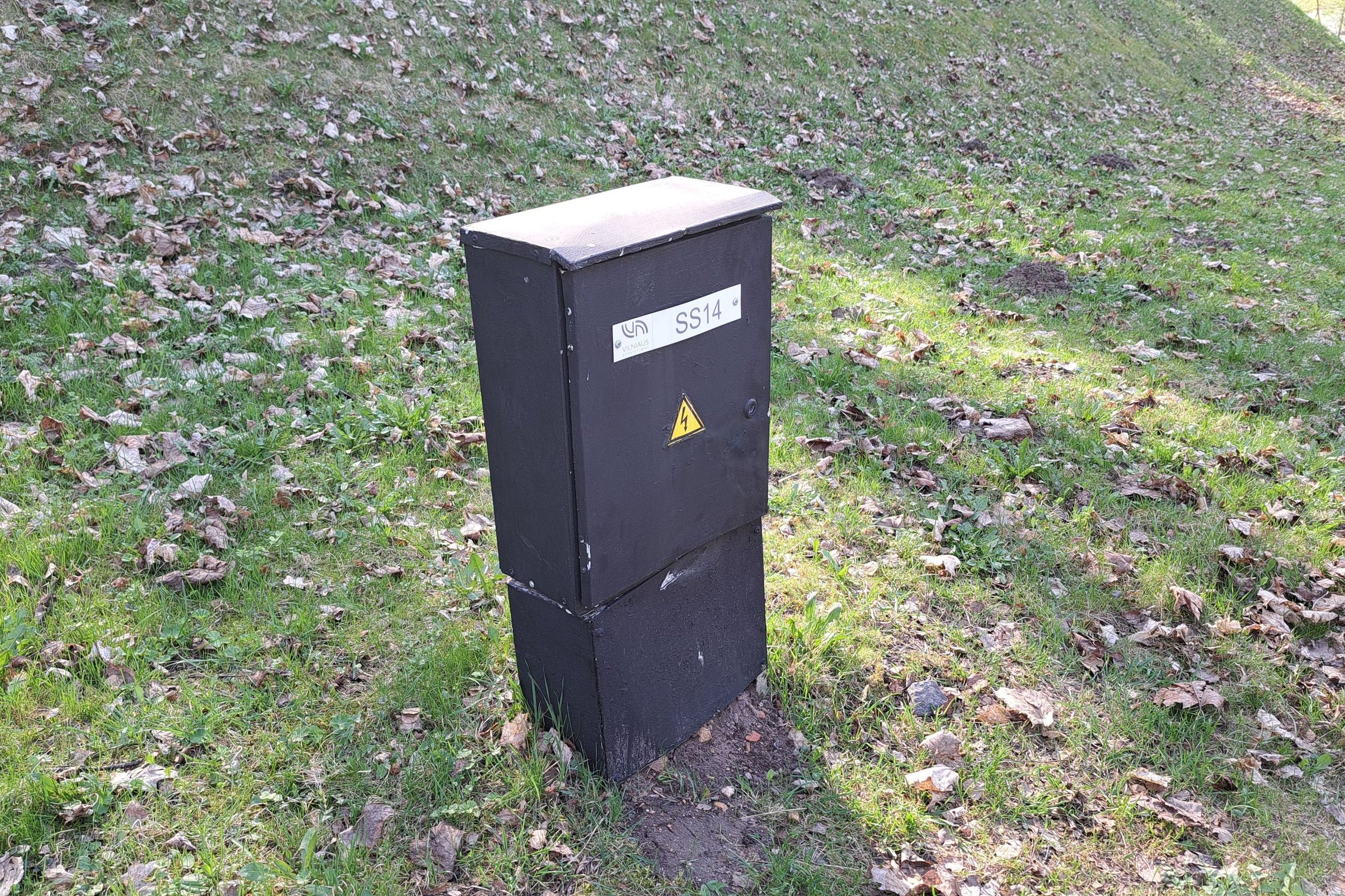 Jau sutvarkyta skydinė stovi tiesiai.
