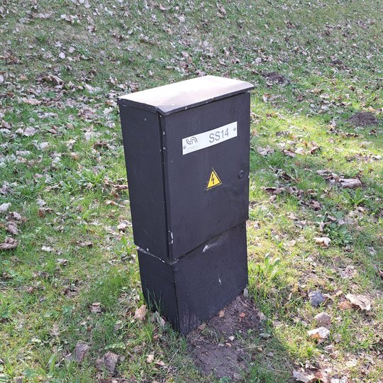 Jau sutvarkyta skydinė stovi tiesiai.