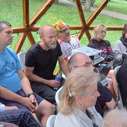 Laurynas Kurila šypsosi tarp paskaitos klausytojų.