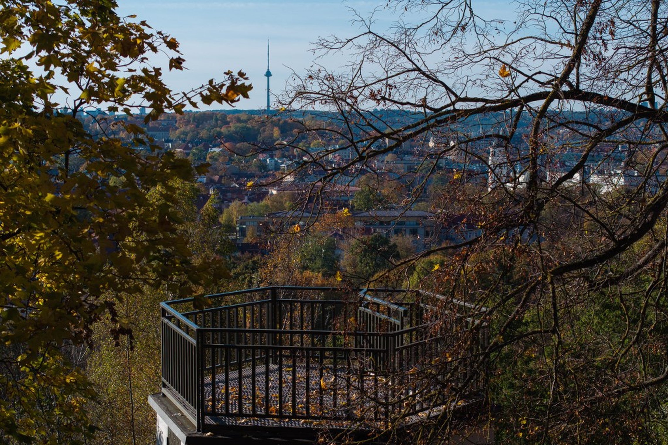 Nuotraukoje viena gražiausių sostinės panoramų, atsiverianti nuo Altanos bokštelio terasos.