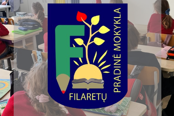 Filaretų pradinės mokyklos logotipas, fone jo yra mokinių klasė, kur jie dirba su savo užduotimis.