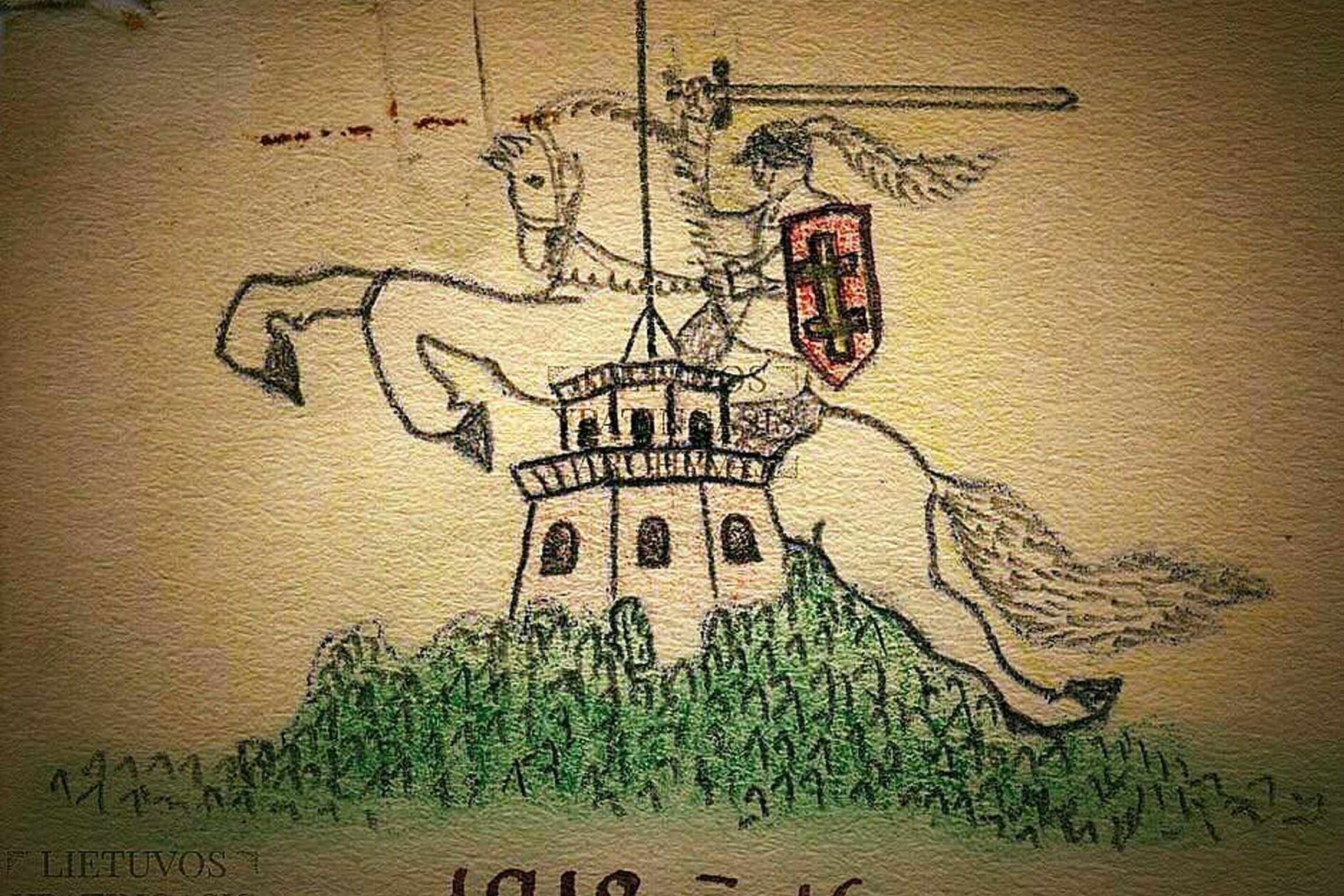 Atviruke nupieštas Vytis - raitelis ant žirgo virš galvos laikantis iškėlęs kalaviją ir šokantis virš Gedimino pilies bokšto. Ant atviruko užrašyti metai 1918-02-16. Gedimino pilies bokštas yra dviejų aukštų su medine būda ant jų.