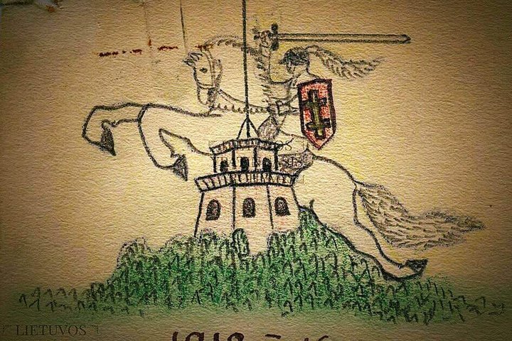 Atviruke nupieštas Vytis - raitelis ant žirgo virš galvos laikantis iškėlęs kalaviją ir šokantis virš Gedimino pilies bokšto. Ant atviruko užrašyti metai 1918-02-16. Gedimino pilies bokštas yra dviejų aukštų su medine būda ant jų.