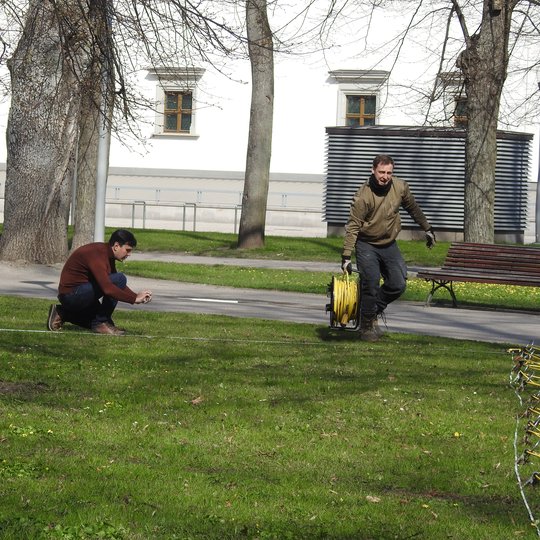 Gedimino kalno papėdėje vyksta tyrimai - dideliame plote atlikami geofiziniai lauko tyrimai ir elektrinės tomografijos metodu.