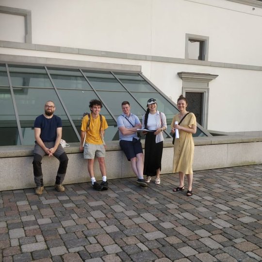 Susitikome su Trakų istorinio nacionalinio parko direkcijos Užutrakio dvaro savanorių centro atstovais ir ten šiuo metu gyvenančiais dviem savanoriais – korėjiete Elena Kim ir totoriu Ismet Suleimanov.