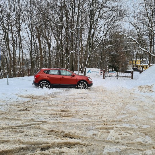Užpustytas Pilių parkas. Ne visi takai nuvalyti, ne visos snieglaužos pašalintos, ne visos aikštelės patogios parkuotis.